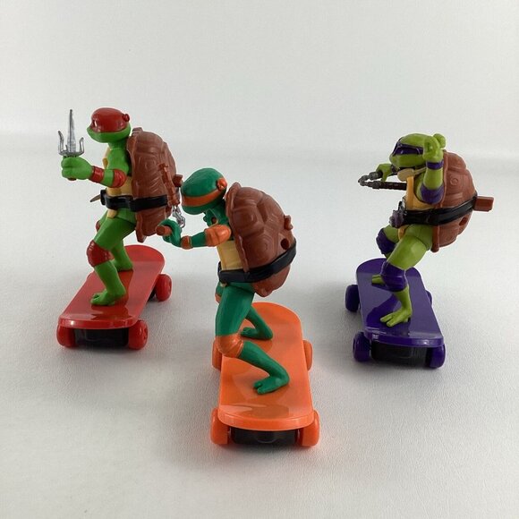 Teenage Mutant Ninja Turtles Mutant Mayhem Sewer Shredder Figures Skateboard Toy - Picture 3 of 6